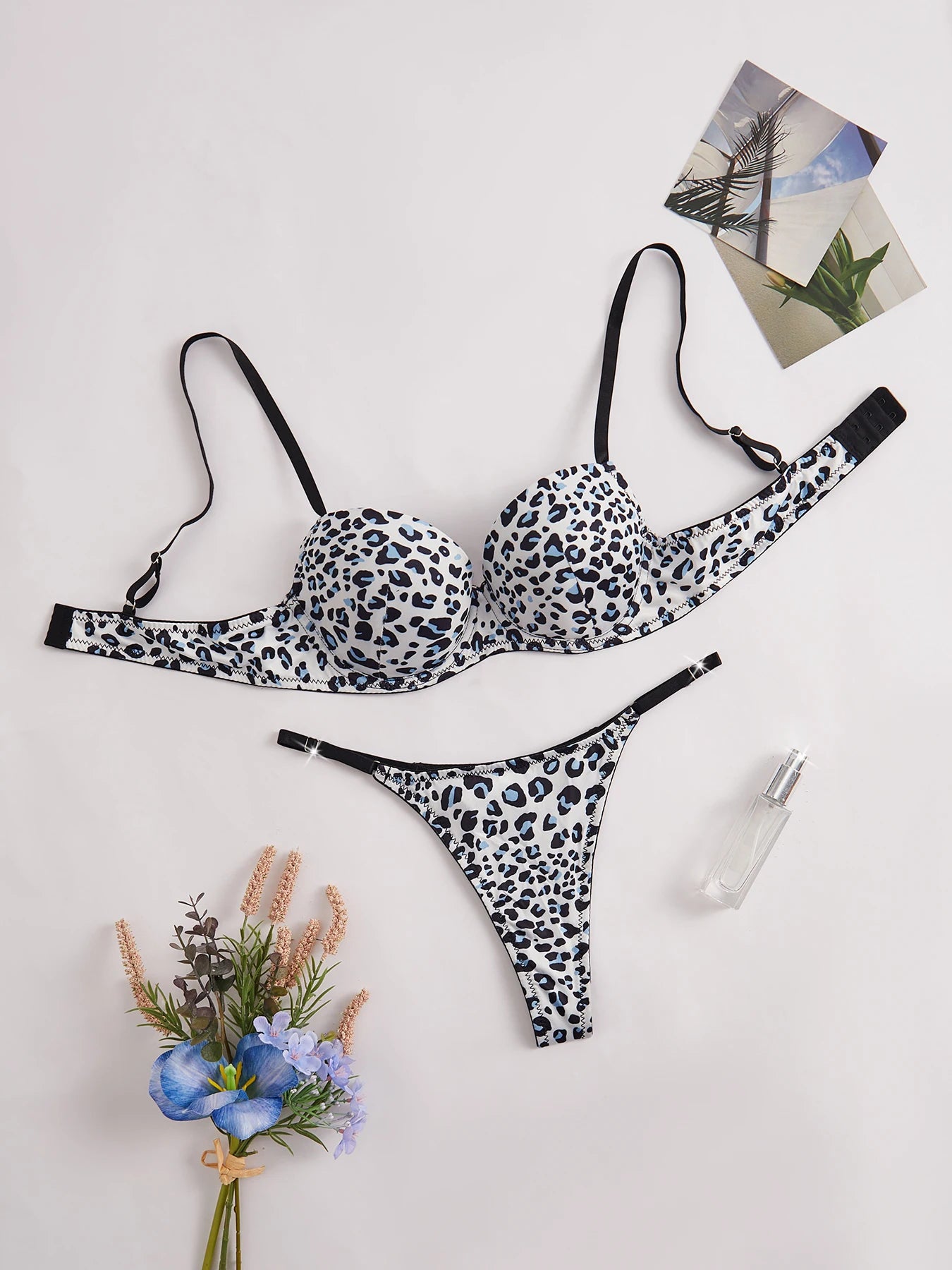 Womens Sexy and Fashionable Design Wild Leopard Print Body Fitting Lingerie Set