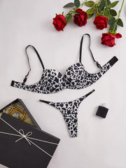 Womens Sexy and Fashionable Design Wild Leopard Print Body Fitting Lingerie Set