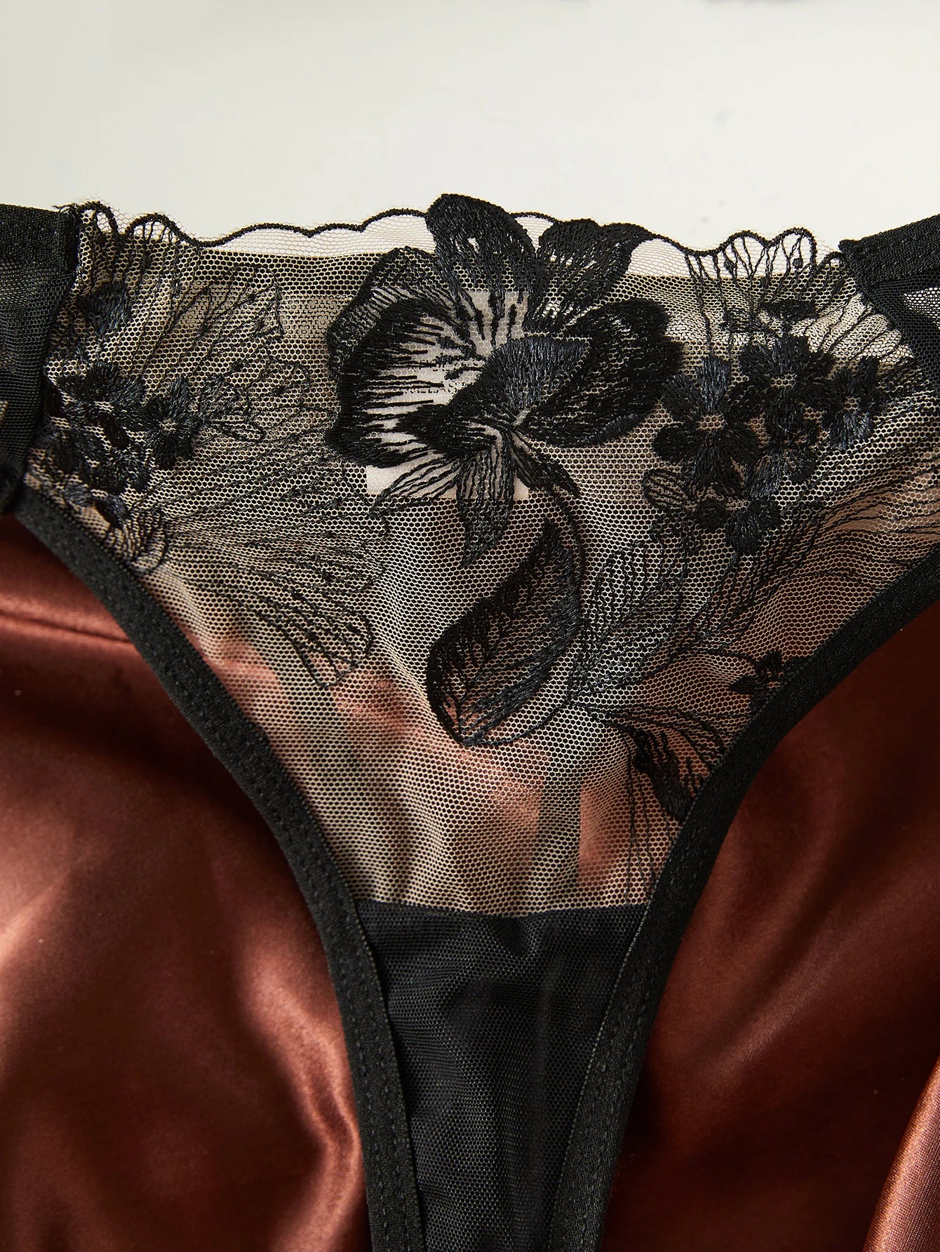 Unique Design Elegant Sexy Comfortable Thin Straps Lace and Mesh Mature Women Sexy Revealing Lingerie